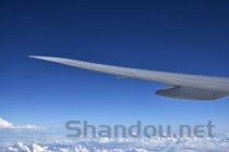 世界上力量最大的人，刘易斯能拉动飞机火车