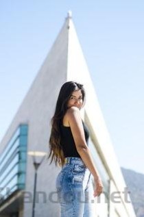 世界上最长腿小姐：美国美女腿长1.25米(身高2米以下的男人没戏)