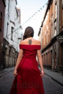 世界上最长的婚纱,中国婚纱长达4100米（40人捧裙摆）