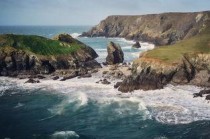 世界上最危险的小卖铺，建于悬崖一瓶水只卖2元