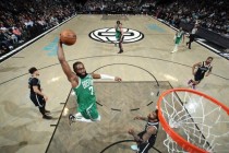 世界上最幸运女人被一块胎记折磨多年，称不被盯着吃午饭就是世界上最幸福的女人，你怎么看？