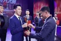 2025腾讯星光大赏红毯主持人中国最厉害的男主持