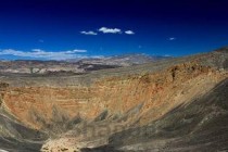 世界上最大的整体岩石，艾尔斯岩石高348米