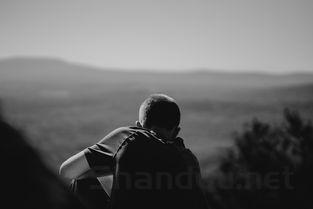 世界上最遥远个性签名,描写情感的句子 世上最遥远的人,或许就是离你最近的人